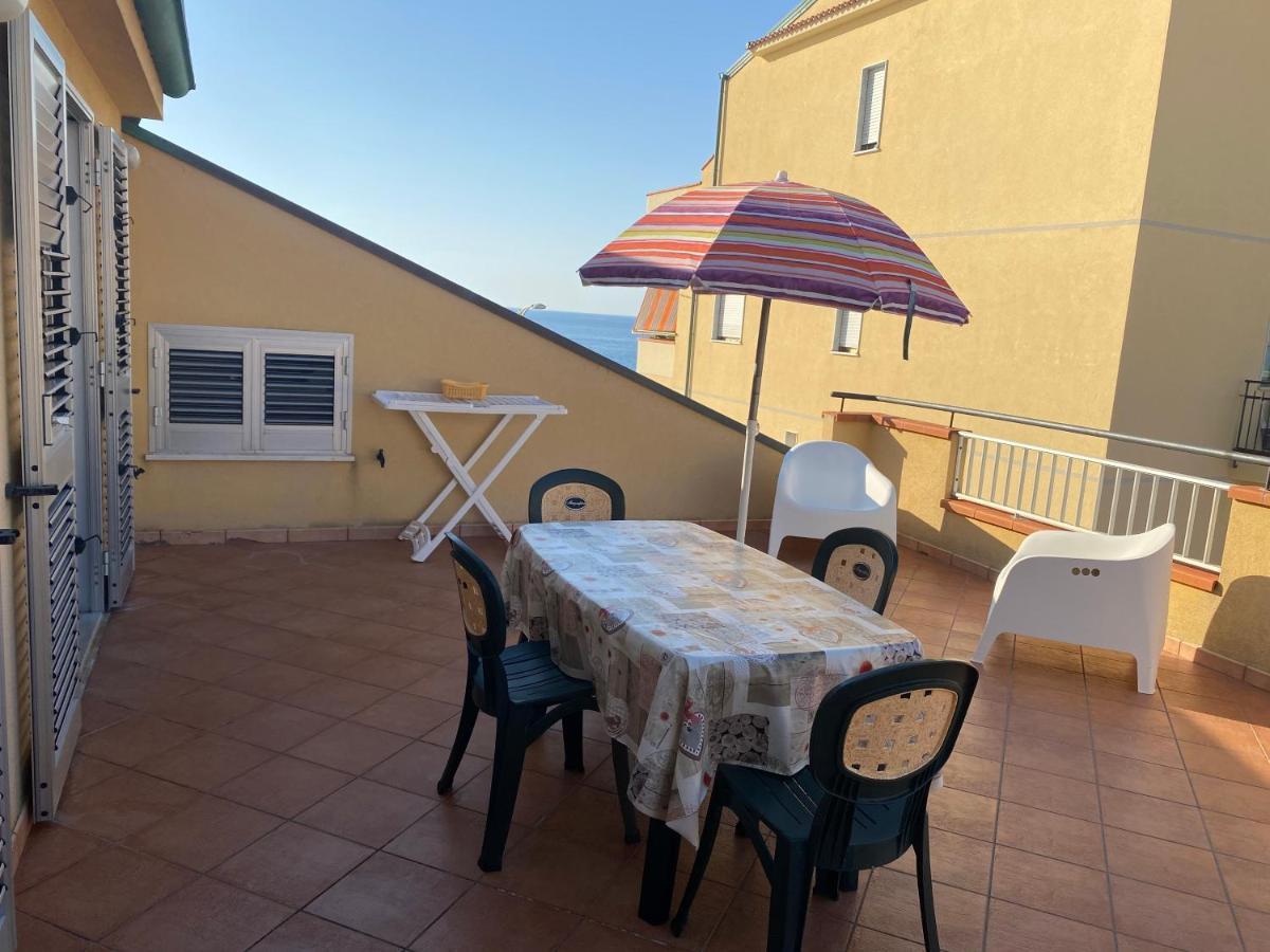 Carolina - Mansarda Apartamento Capo dʼOrlando